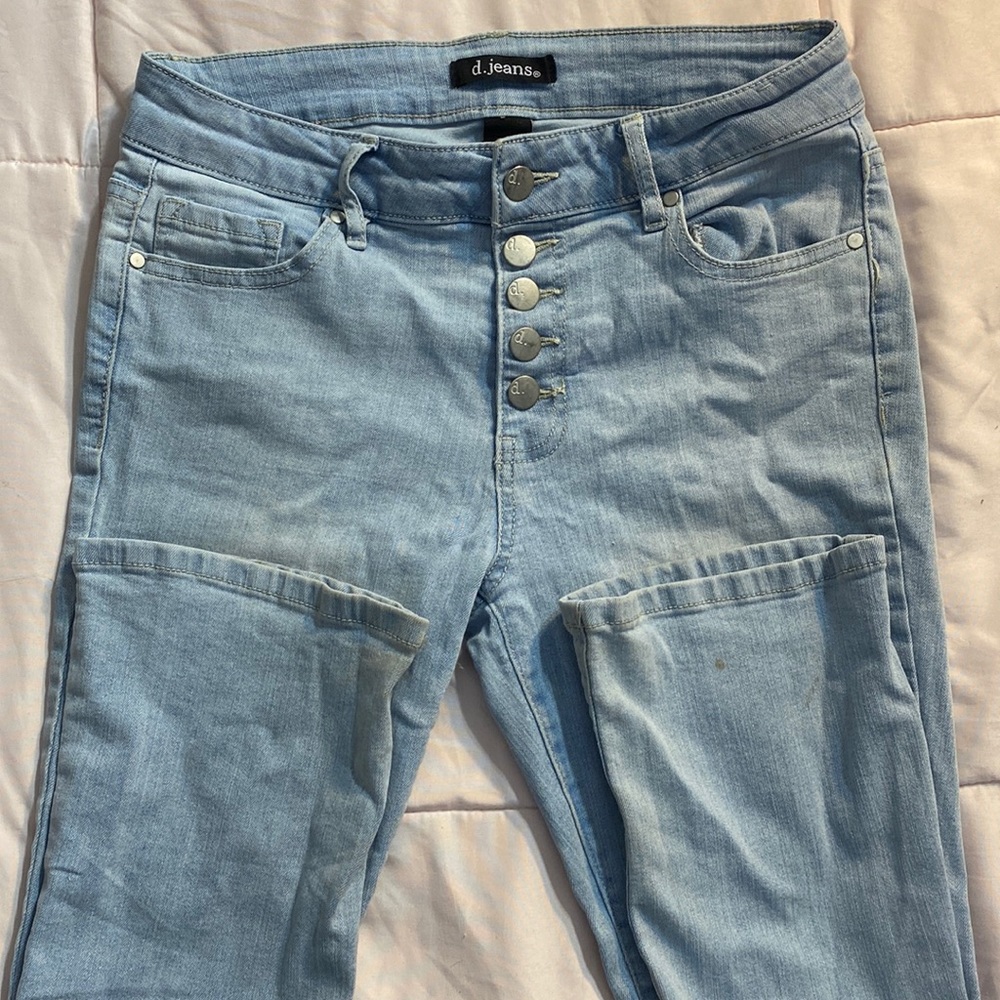 Women’s D. jeans size 6 multiple buttons light-wash
